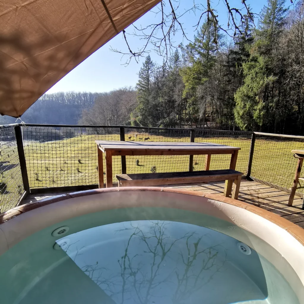 cabane dans les arbres avec jacuzzi pradela - Domaine Périgord Vacances