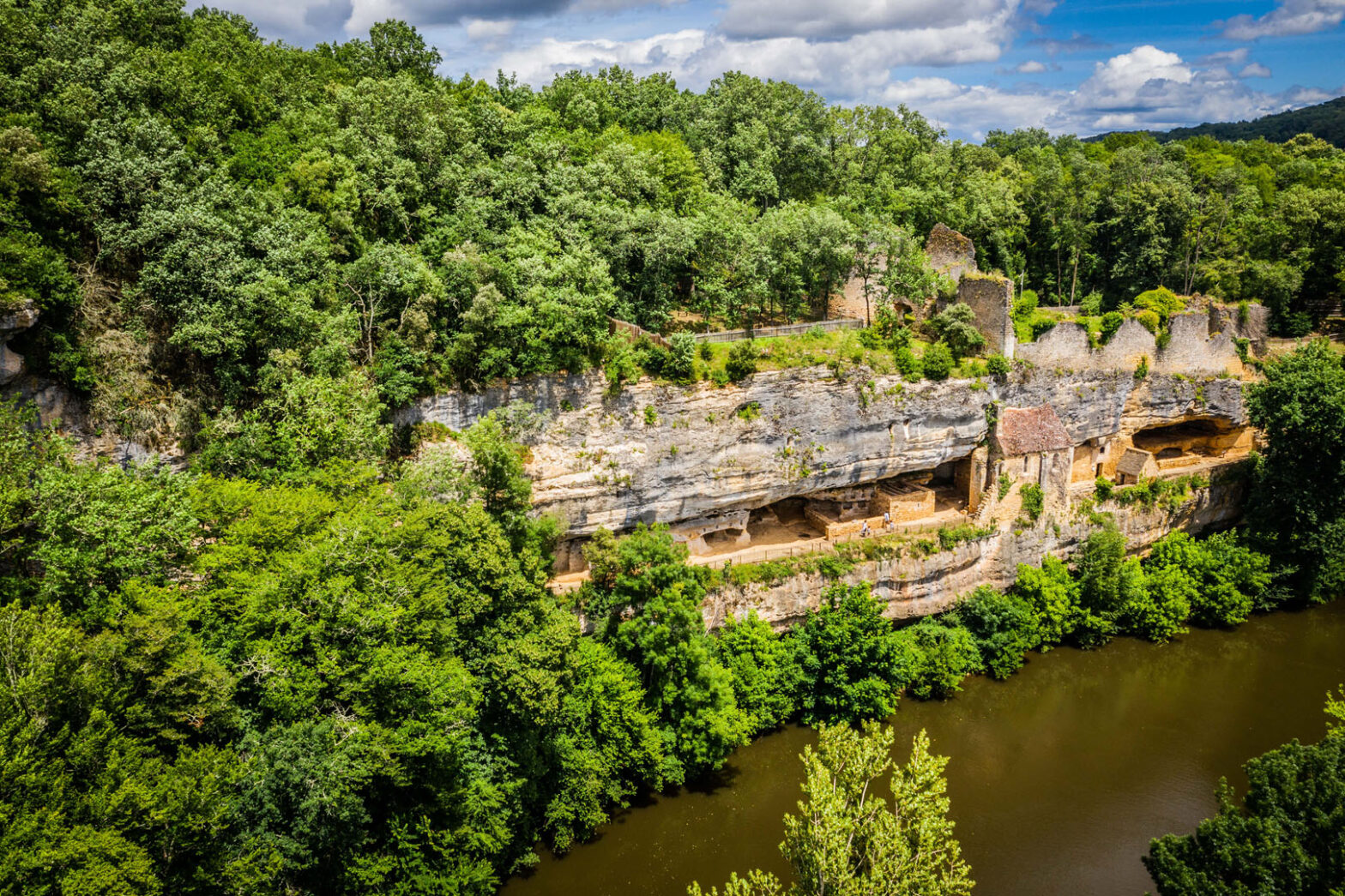 La vallée de la vézère : un voyage au coeur de la préhistoire