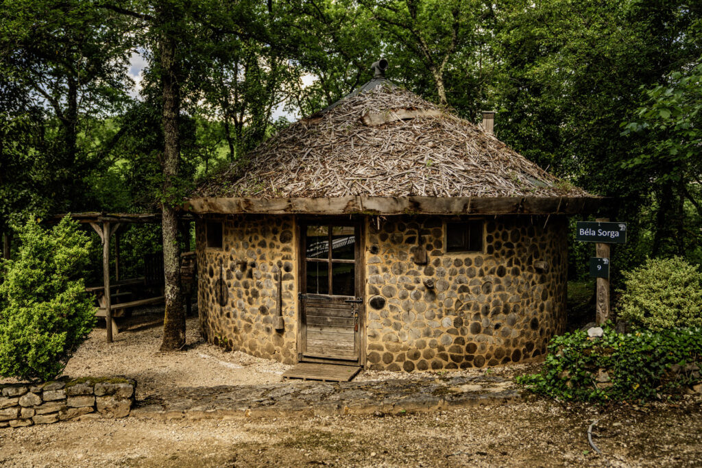 camping perigord vacances cabane ronde